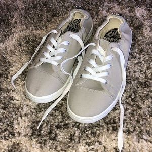 Worn twice! Gray sneakers! ▫️◽️◻️